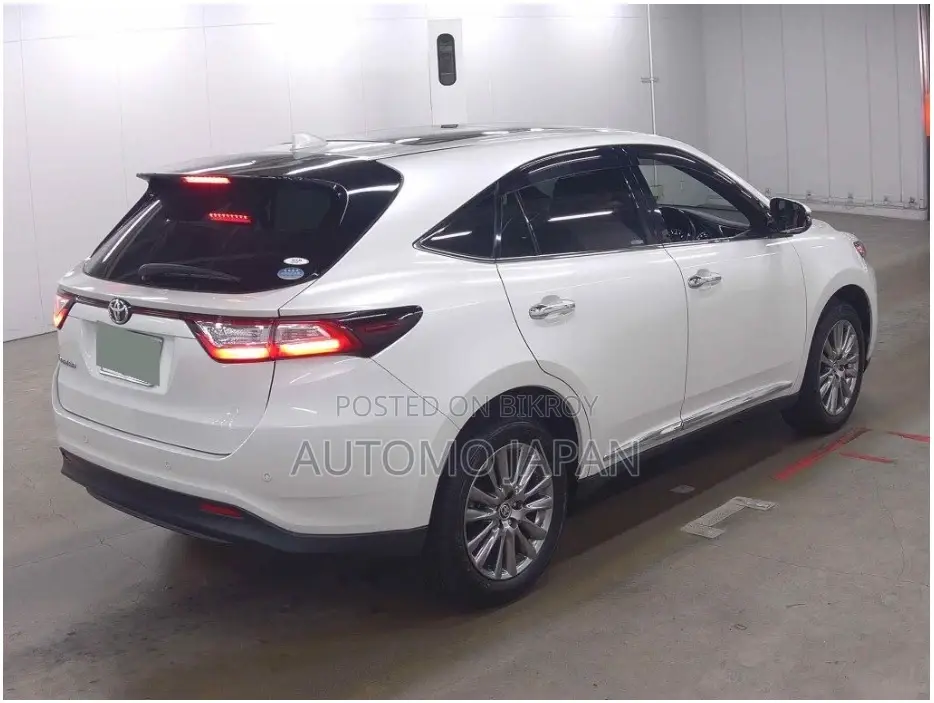 Toyota Harrier premium 2020
