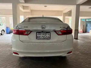 Honda Grace LX 2016