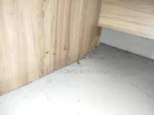 এই টেবিলটি বিক্রয় করা হবে