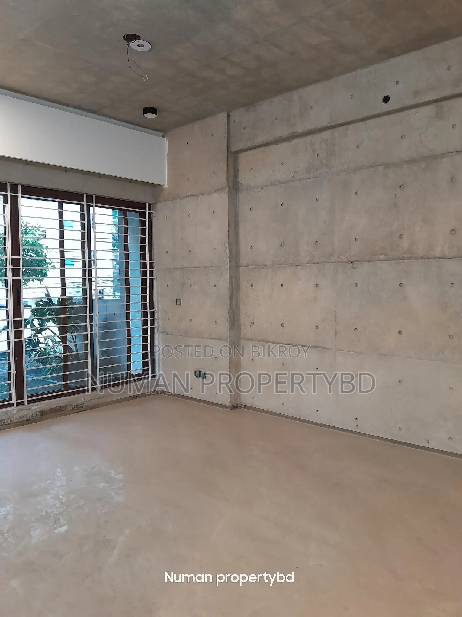 2500sq New Luxury Semi Furnished Flat Rent
