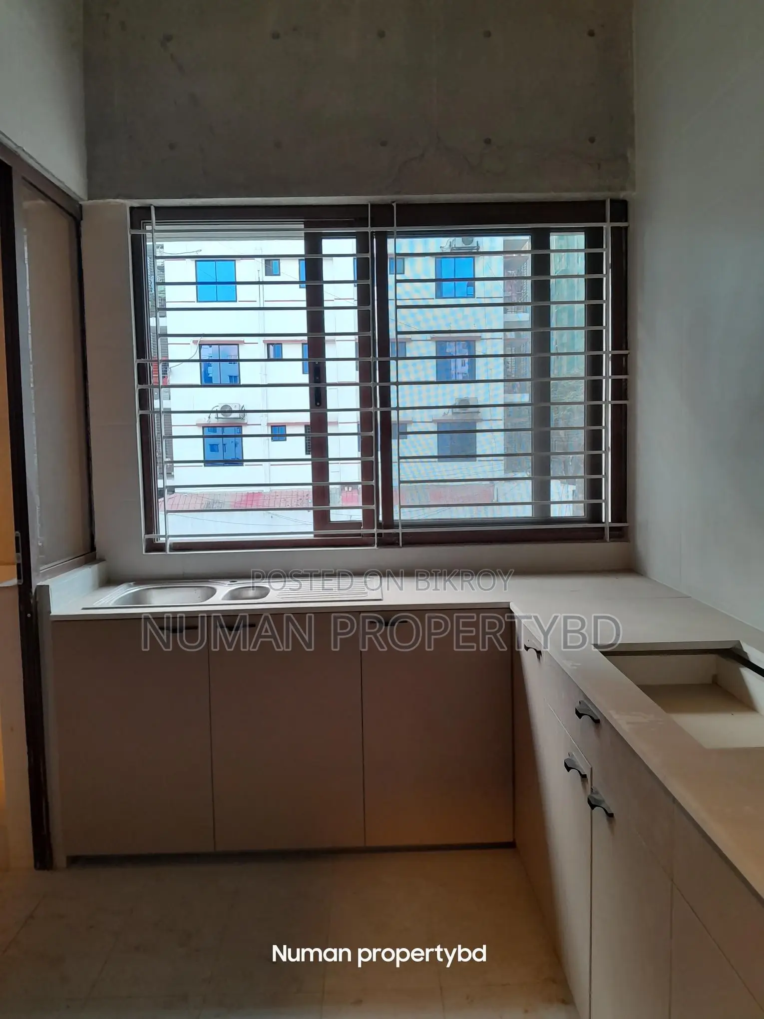 2500sq New Luxury Semi Furnished Flat Rent