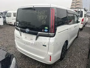 Toyota Esquire Hybrid Gi Premium 2020