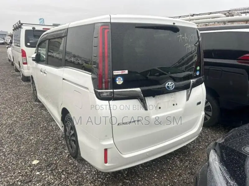 Toyota Esquire Hybrid Gi Premium 2020