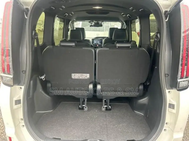 Toyota Esquire Hybrid Gi Premium 2020