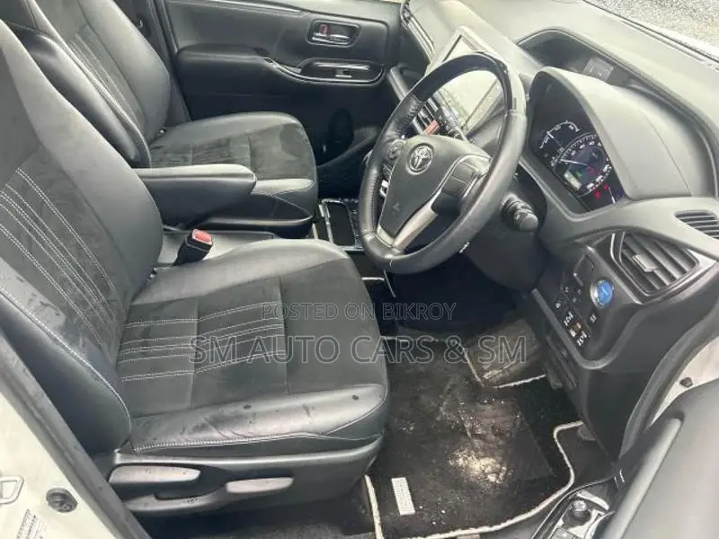 Toyota Esquire Hybrid Gi Premium 2020