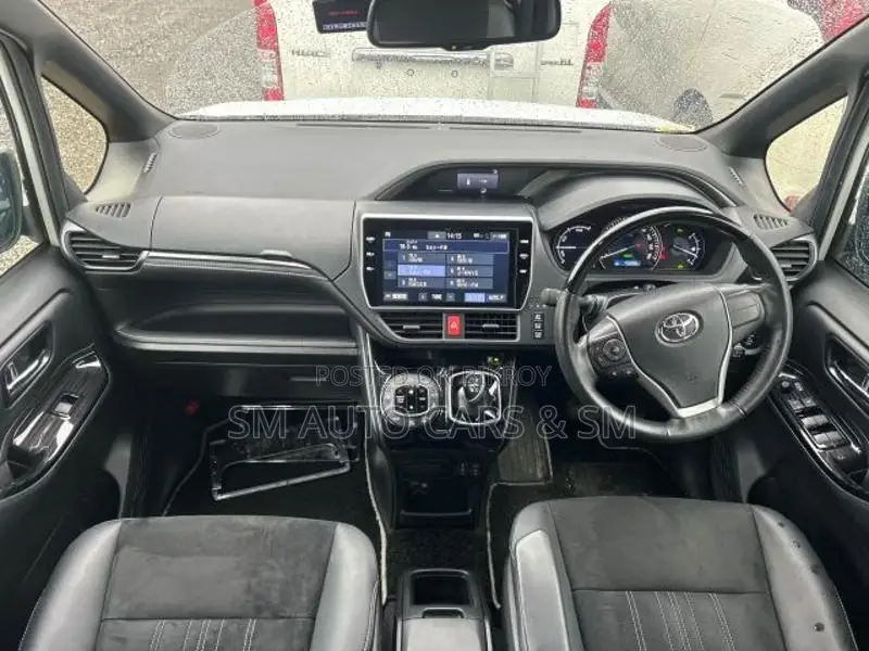 Toyota Esquire Hybrid Gi Premium 2020