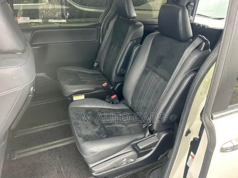 Toyota Esquire Hybrid Gi Premium 2020