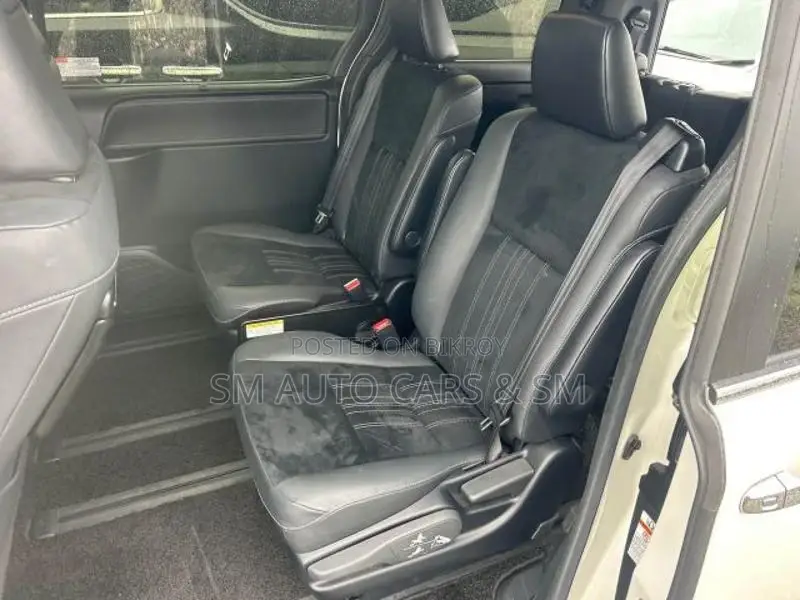 Toyota Esquire Hybrid Gi Premium 2020