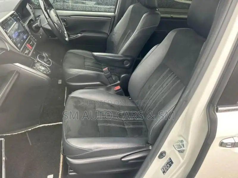 Toyota Esquire Hybrid Gi Premium 2020
