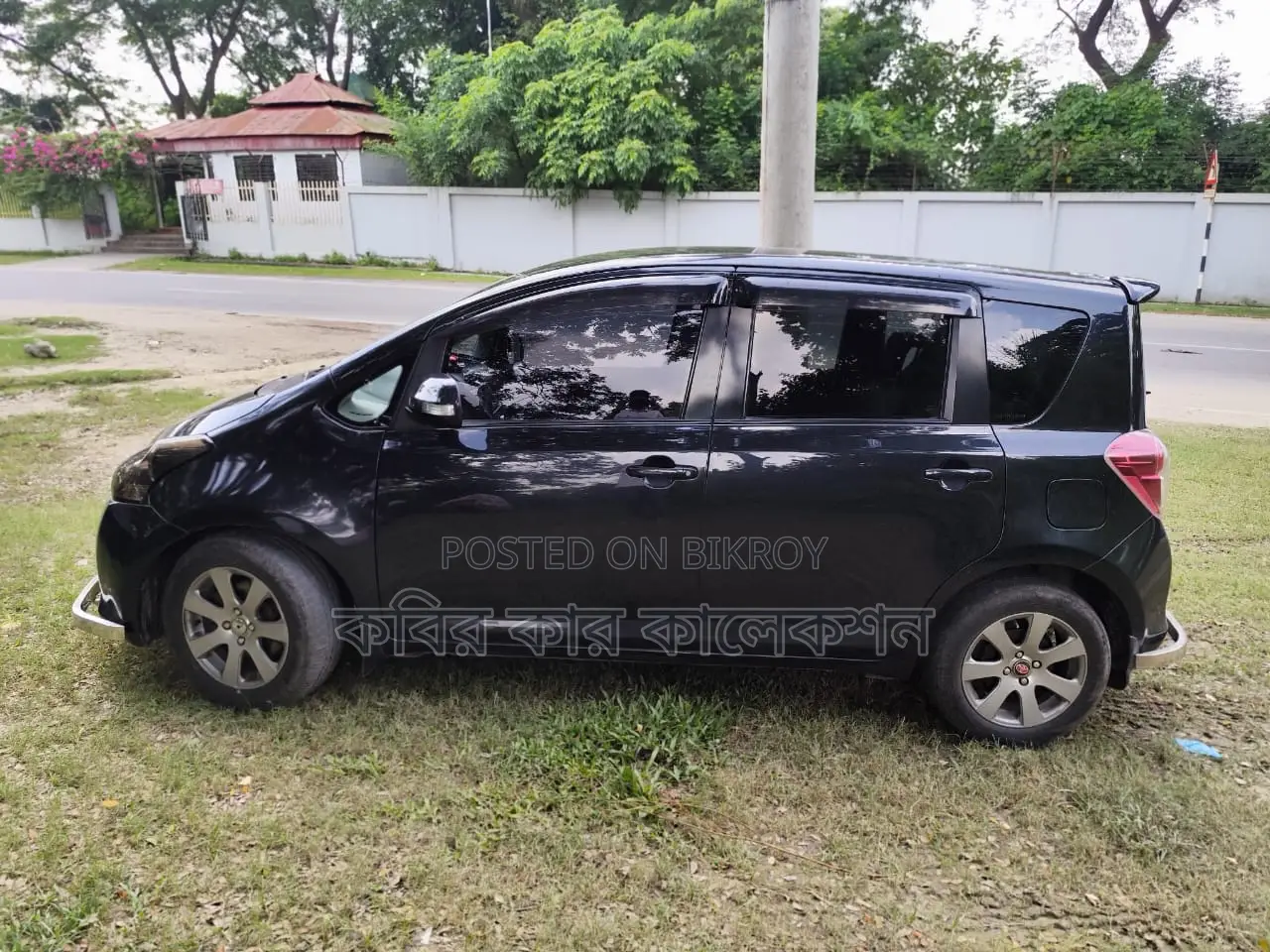Toyota Ractis Black 2010