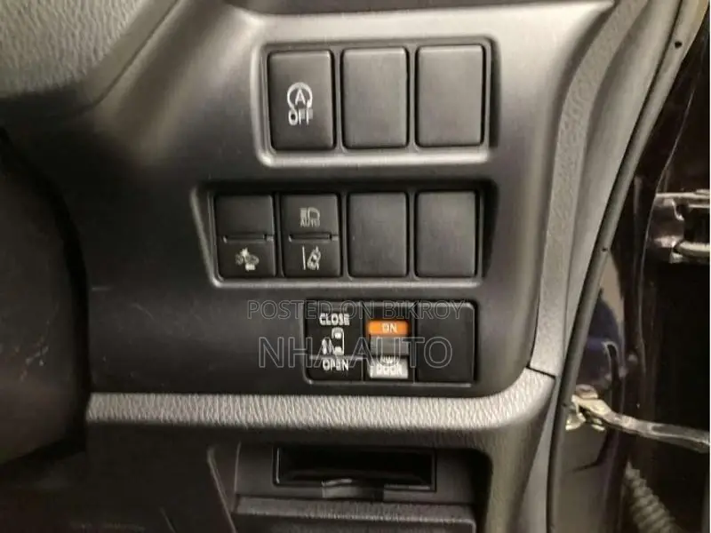 Toyota Noah Non Hybrid 2021