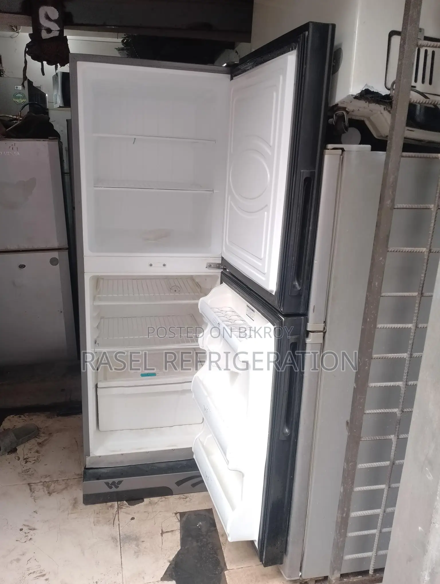A like-new 341 Liter Walton refrigerator with 6 years official warranty.