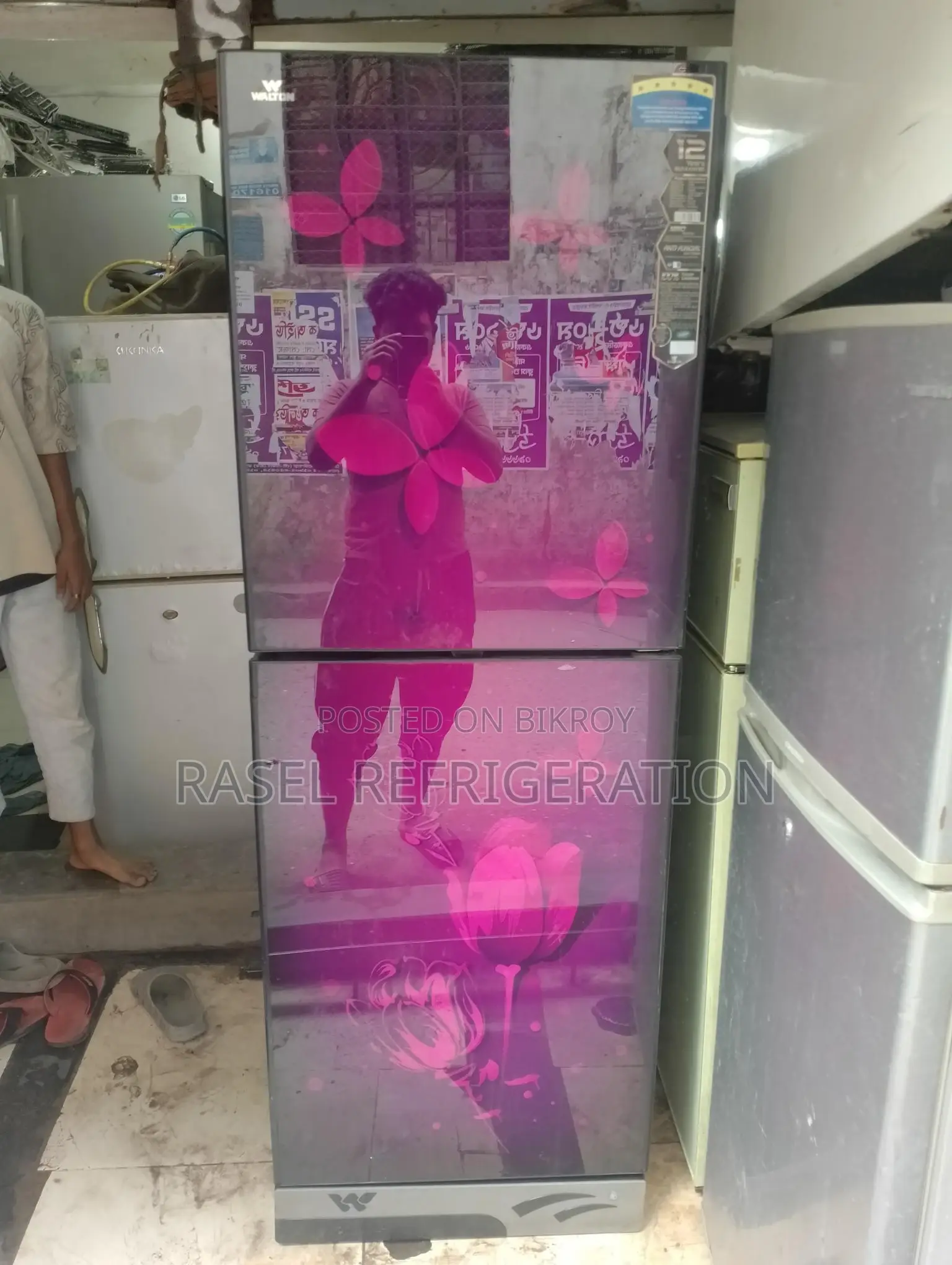 A like-new 341 Liter Walton refrigerator with 6 years official warranty.