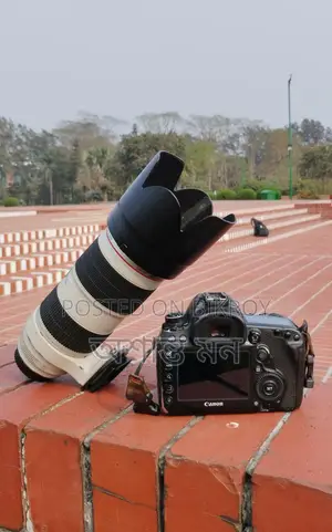 ক্যামেরা এবং লেন্স