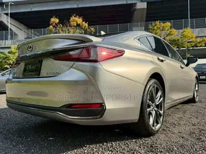 Lexus ES 300h F Sport 2021
