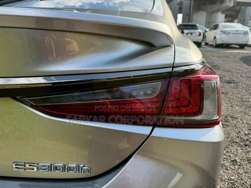 Lexus ES 300h F Sport 2021