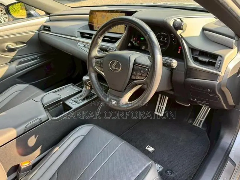 Lexus ES 300h F Sport 2021