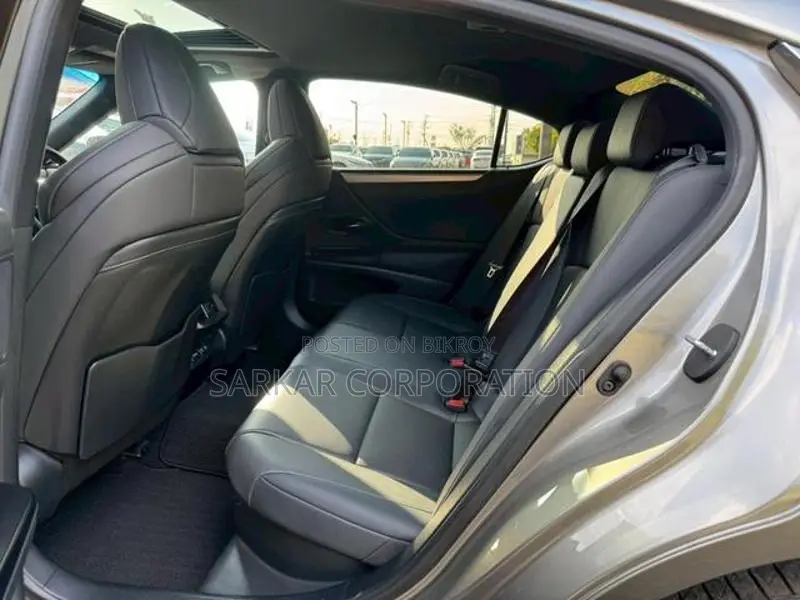 Lexus ES 300h F Sport 2021