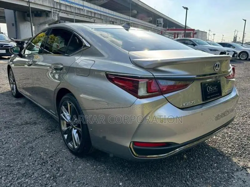 Lexus ES 300h F Sport 2021