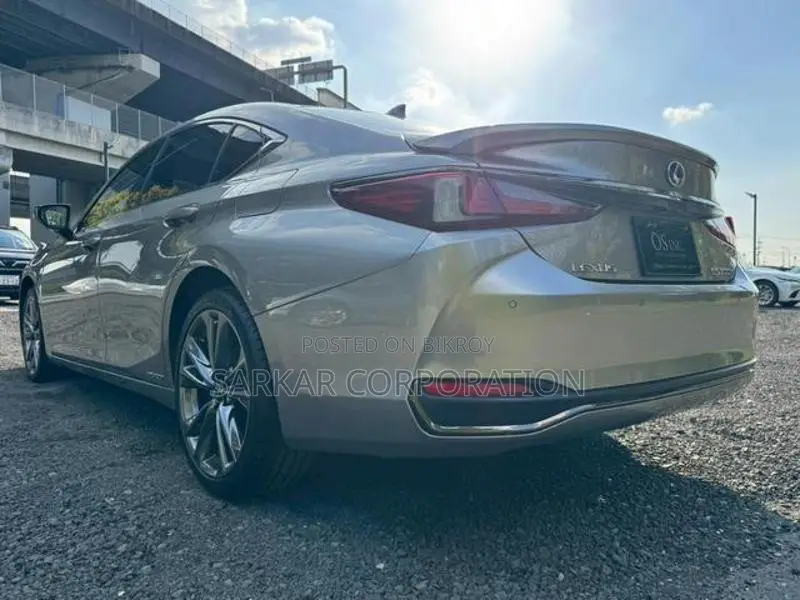 Lexus ES 300h F Sport 2021