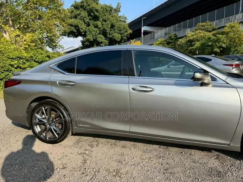 Lexus ES 300h F Sport 2021