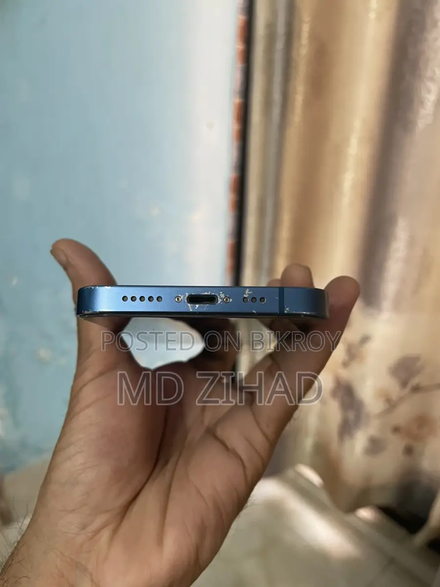 Apple iPhone 13 (Used)