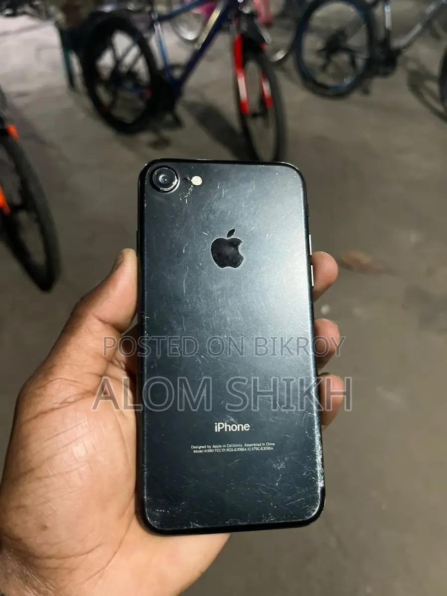 Apple iPhone 7 . (Used)