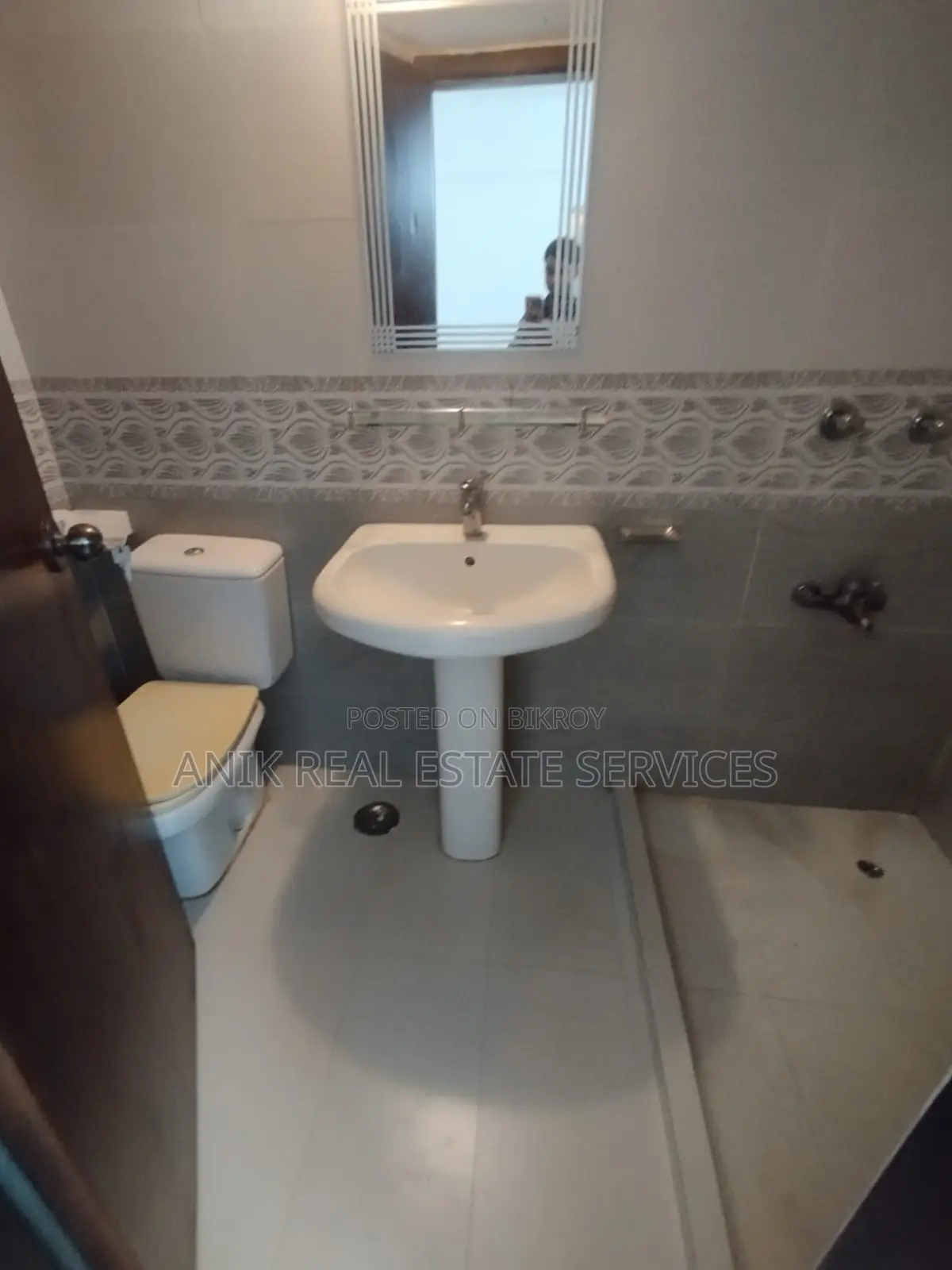Good Quality 3 Bedroom Unfurnished Flat Rent At Gulshan 1