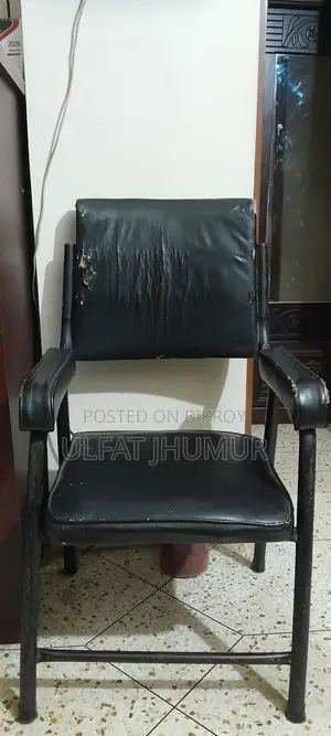 একটি ব্যবহৃত অফিস চেয়ার বিক্রি করা হবে