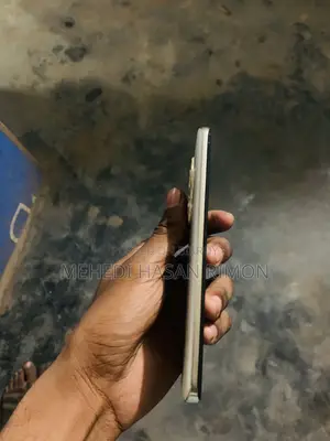 Realme 1 8/256 (Used)