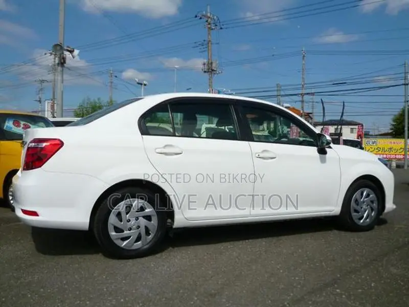 Toyota Axio HYBRID 2021