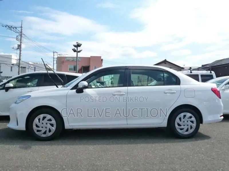 Toyota Axio HYBRID 2021