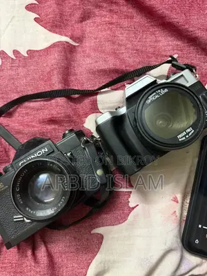 Chinon CE MEMOTRON, Ouyama TR. antique collectibles. 1970 Camera.
