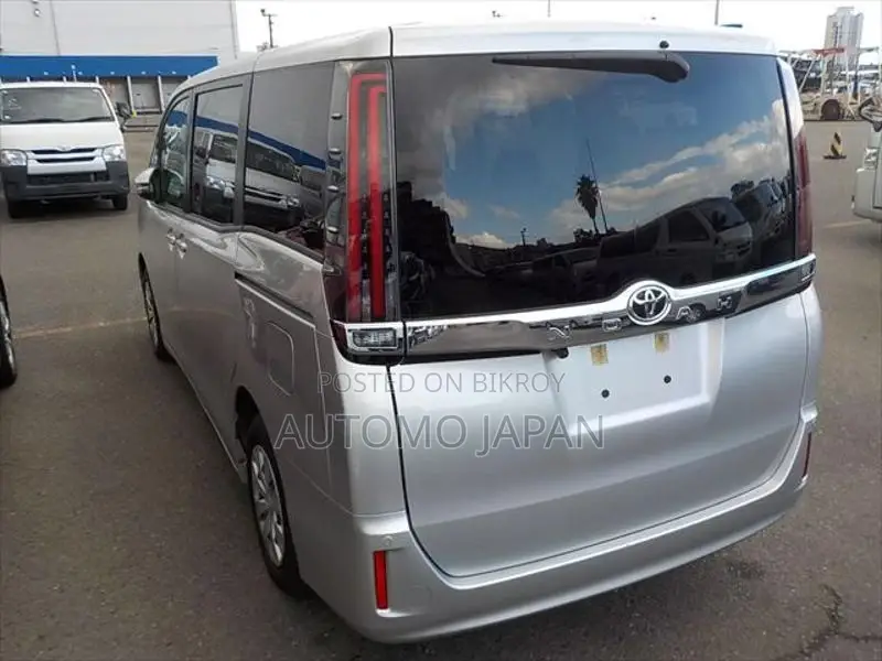 Toyota Noah X LED 2021