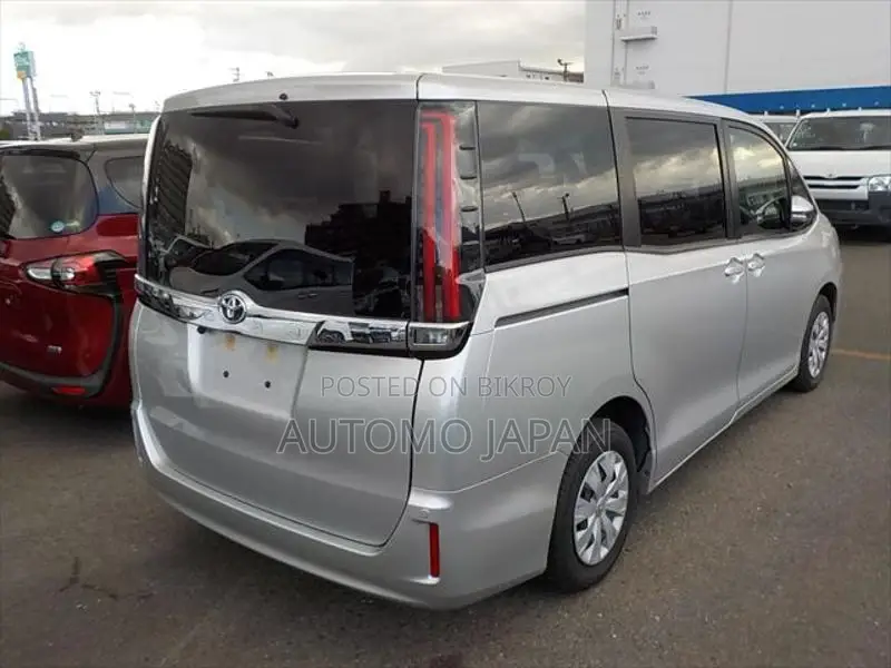 Toyota Noah X LED 2021