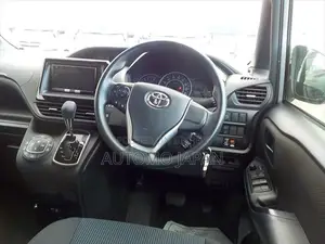Toyota Noah X LED 2021