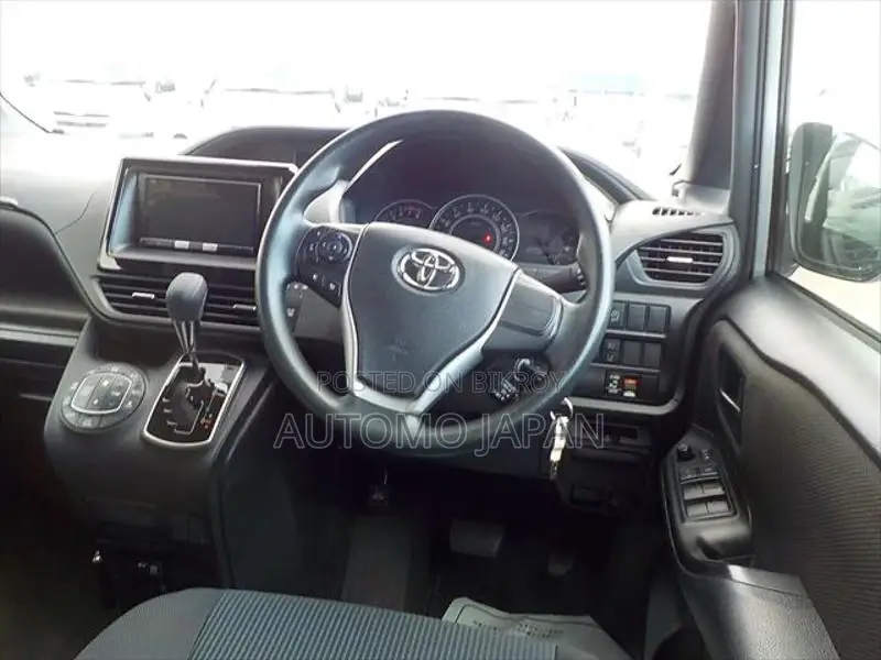 Toyota Noah X LED 2021