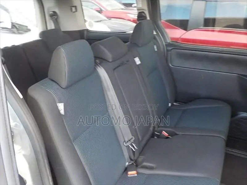 Toyota Noah X LED 2021