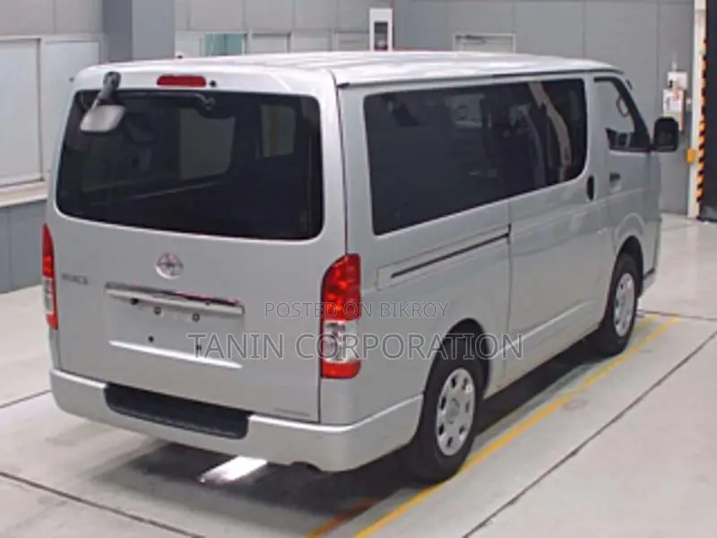 Toyota Hiace GL Dual AC TRH 2021