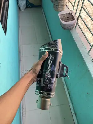 Akrapovic r7