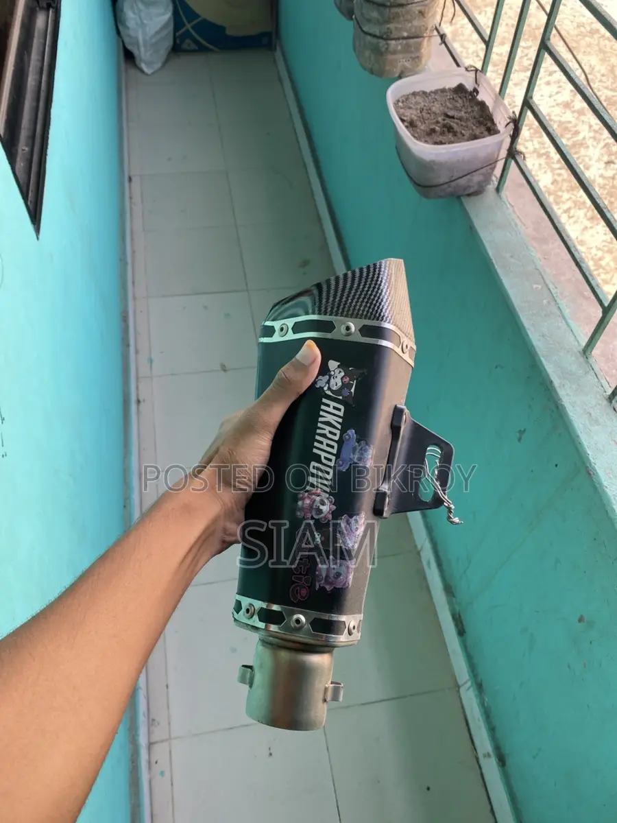 Akrapovic r7