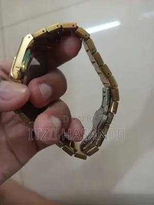 পোয়েডাগার গোল্ড প্লেটেড ঘড়ি