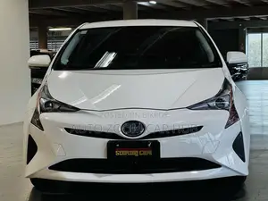 Toyota Prius S Touring 2018