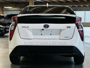 Toyota Prius S Touring 2018