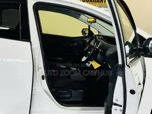 Toyota Prius S Touring 2018