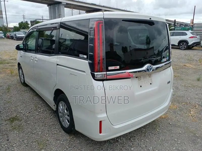 Toyota Noah X smart HV 2020