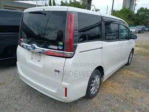 Toyota Noah X smart HV 2020