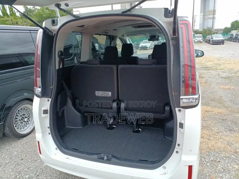 Toyota Noah X smart HV 2020