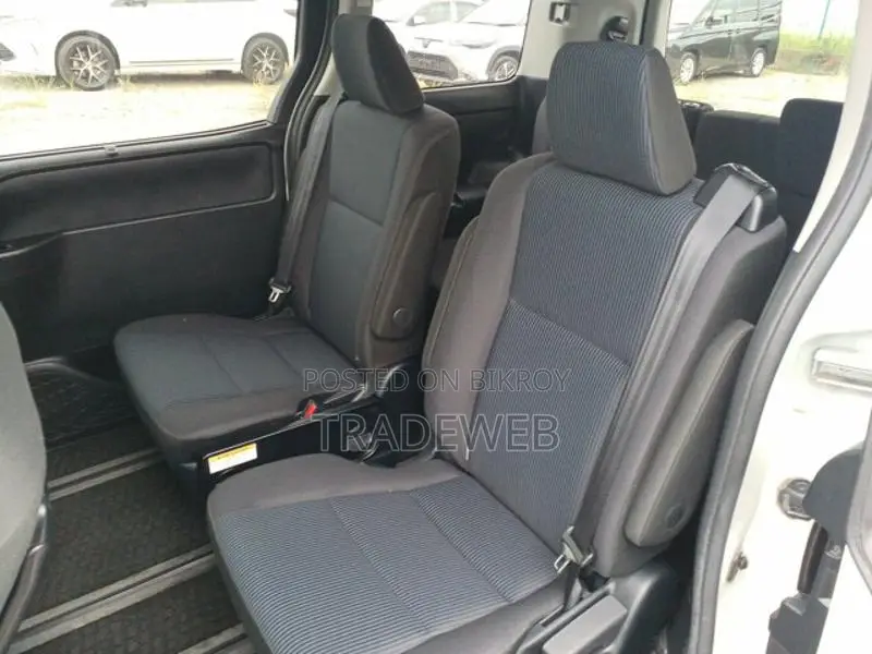 Toyota Noah X smart HV 2020