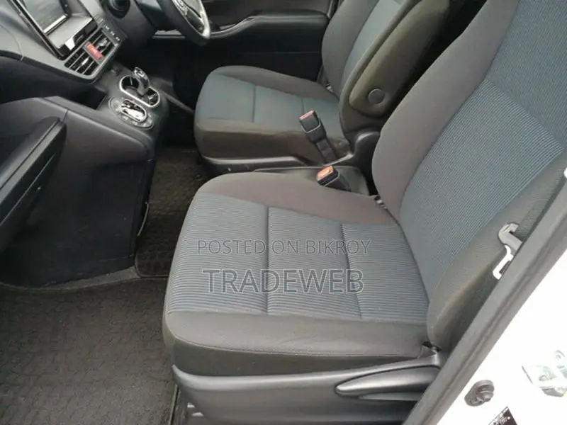 Toyota Noah X smart HV 2020